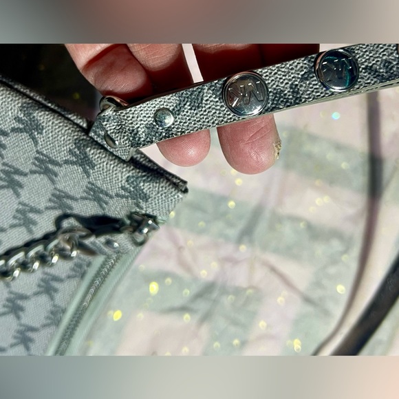 Michael Kors wristlet 8x5 - Picture 3 of 6